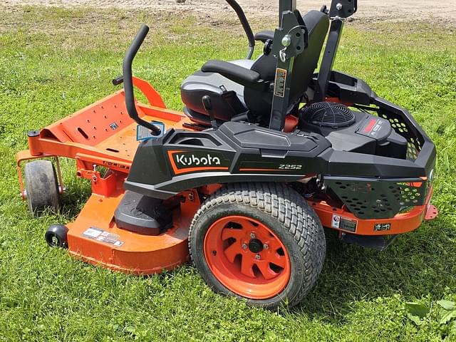 Image of Kubota Z252 equipment image 3