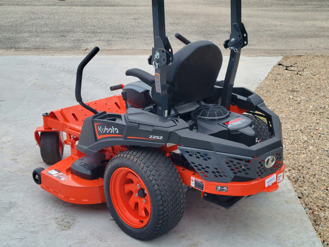 Image of Kubota Z252KW-54 equipment image 3