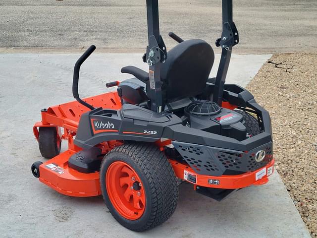 Image of Kubota Z252 equipment image 3