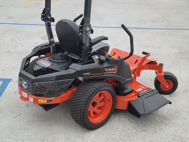 Image of Kubota Z252 equipment image 4