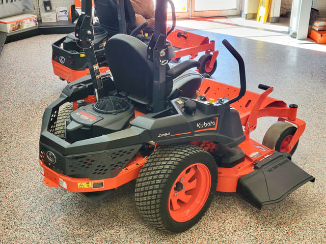 Image of Kubota Z252KW-54 equipment image 2