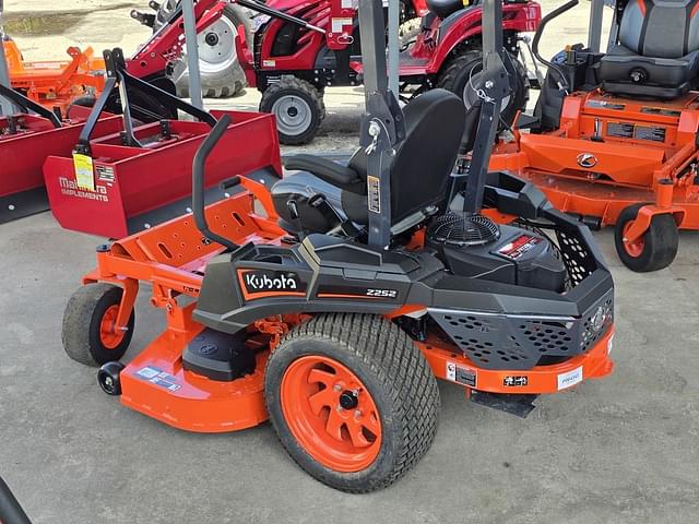 Image of Kubota Z252 equipment image 2