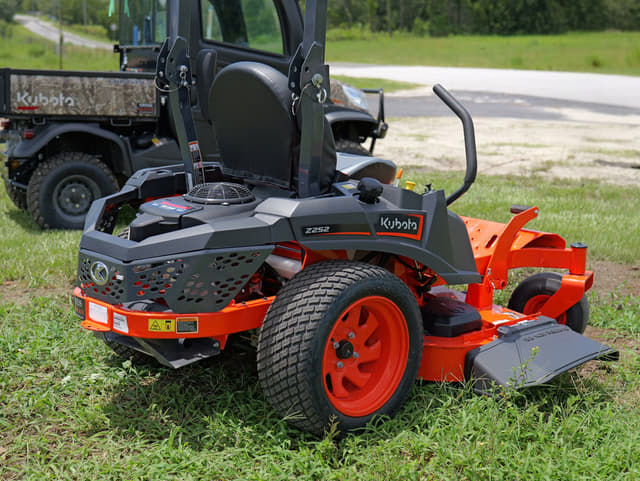 Image of Kubota Z252 equipment image 3