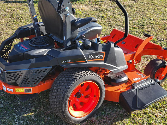 Image of Kubota Z252 equipment image 2