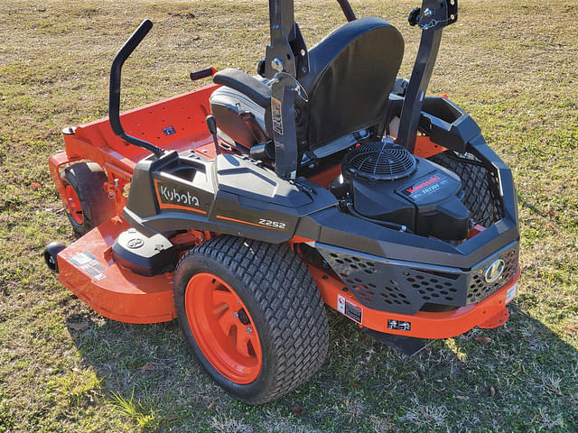 Image of Kubota Z252 equipment image 3