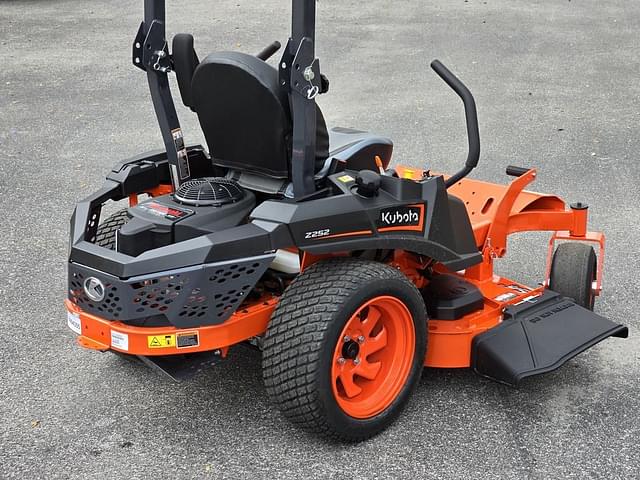 Image of Kubota Z252 equipment image 4