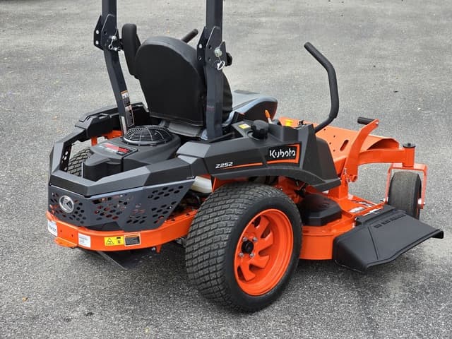 Image of Kubota Z252KW-54 equipment image 4