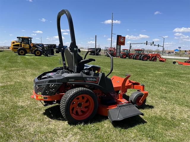 Image of Kubota Z252 equipment image 2