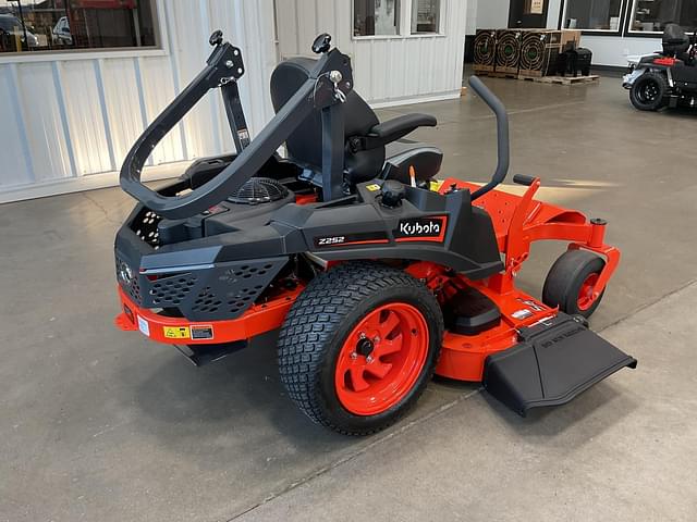 Image of Kubota Z252 equipment image 2