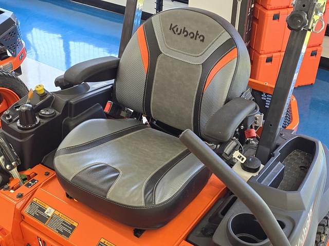 Image of Kubota Z411 equipment image 4