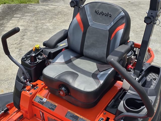 Image of Kubota Z412KW equipment image 4