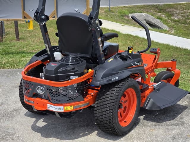 Image of Kubota Z412KW equipment image 2