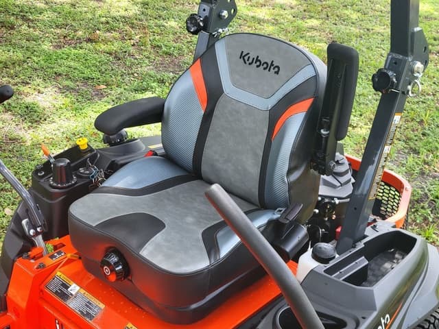 Image of Kubota Z422 equipment image 4