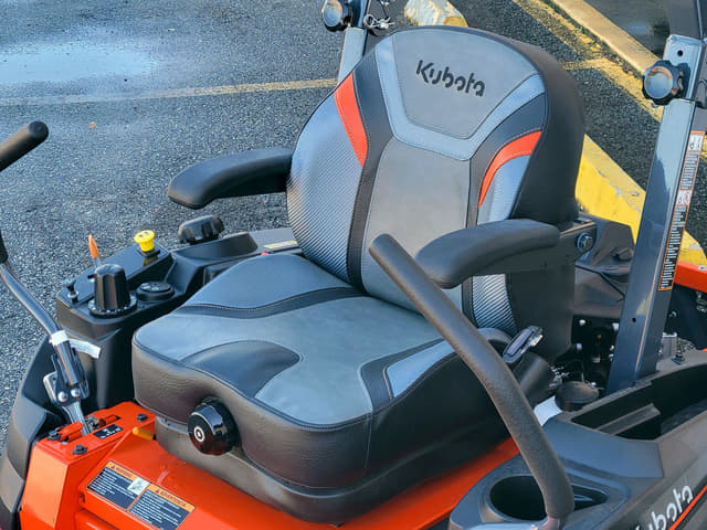 Image of Kubota Z422KWTNC-60 equipment image 4