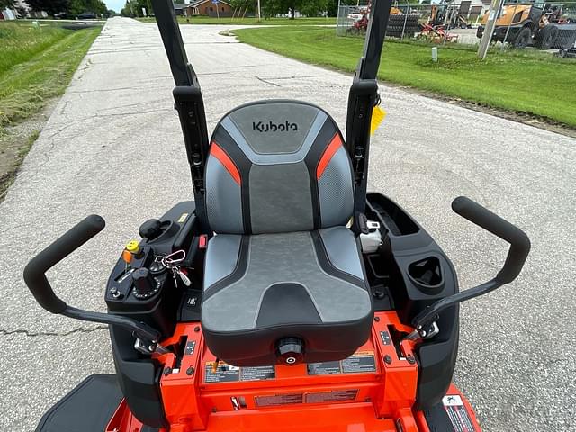 Image of Kubota Z412KW equipment image 4