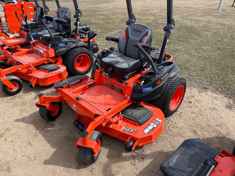 2024 Kubota Z422 Equipment Image0