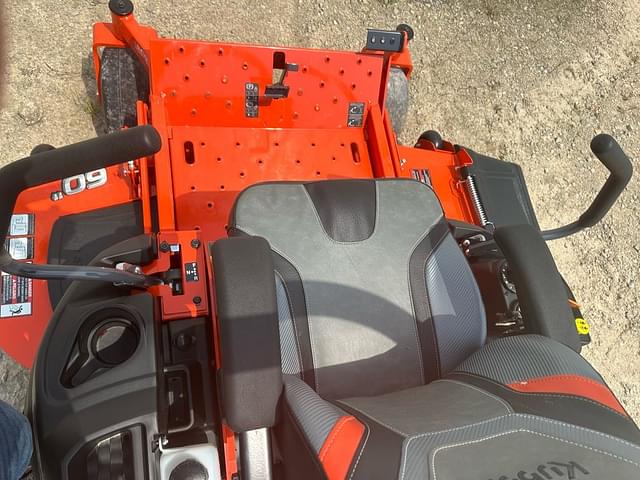 Image of Kubota Z422 equipment image 4