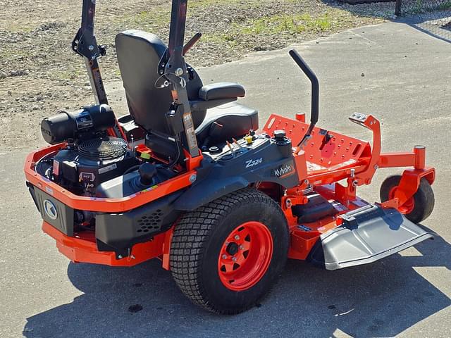 Image of Kubota Z724 equipment image 3