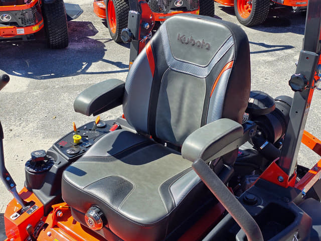 Image of Kubota Z724XKWNC-48 equipment image 4