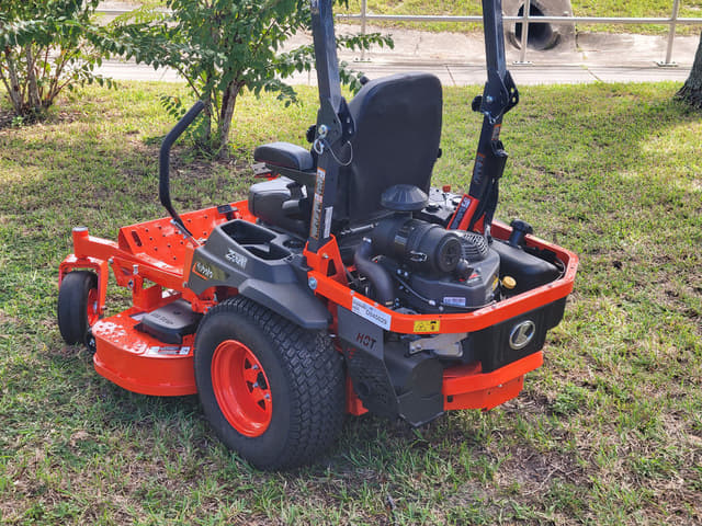 Image of Kubota Z724XKWNC-54 equipment image 4