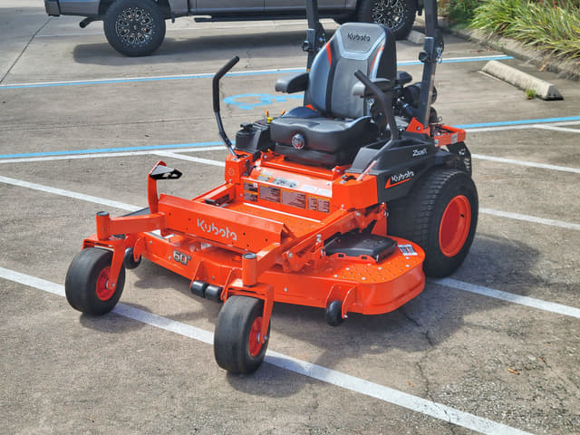 Image of Kubota Z726XKWNC-60 equipment image 2