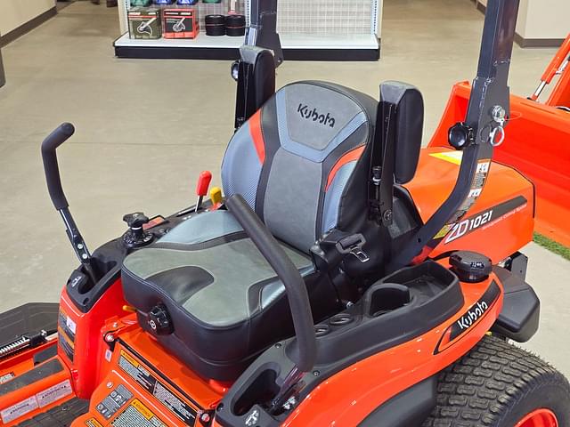 Image of Kubota ZD1021 equipment image 4