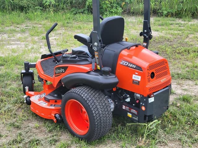 Image of Kubota ZD1211-3-60 equipment image 4