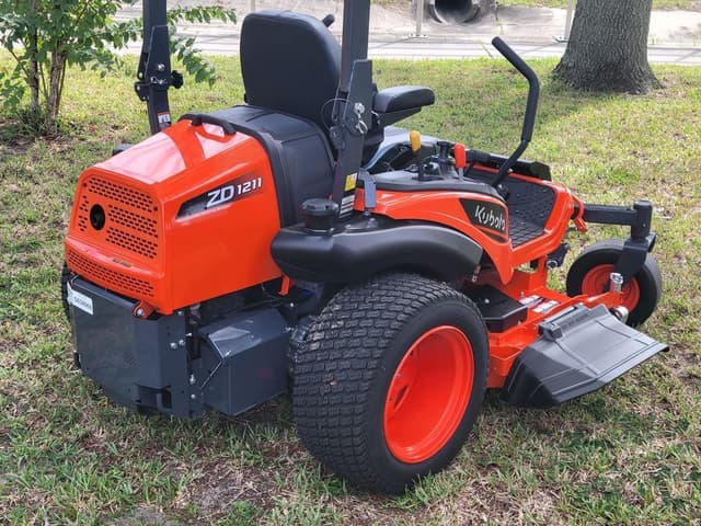 Image of Kubota ZD1211-3-60 equipment image 4