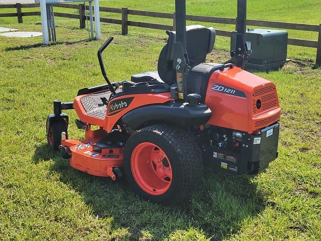 Image of Kubota ZD1211 equipment image 3
