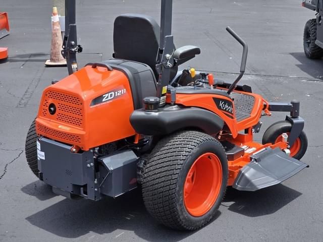 Image of Kubota ZD1211 equipment image 3