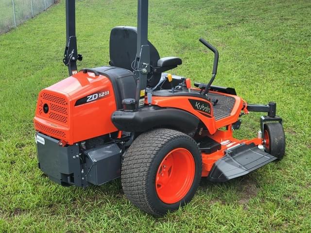 Image of Kubota ZD1211-3-60 equipment image 2
