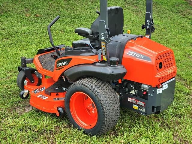 Image of Kubota ZD1211 equipment image 3