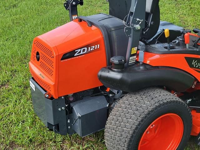 Image of Kubota ZD1211 equipment image 4