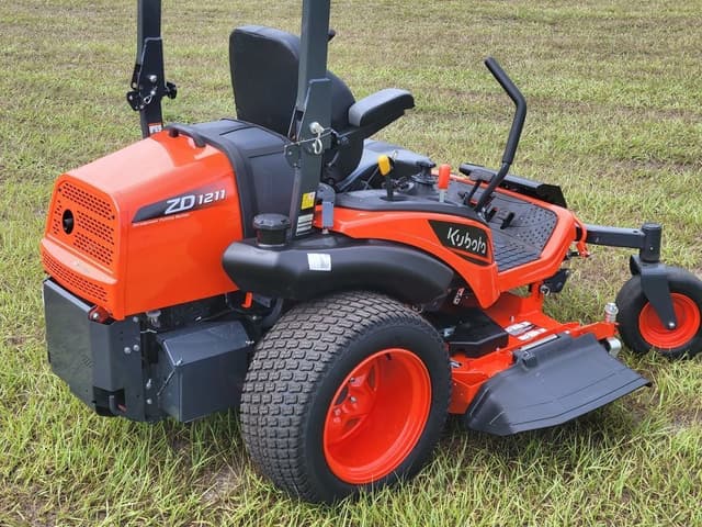 Image of Kubota ZD1211-3-60 equipment image 4