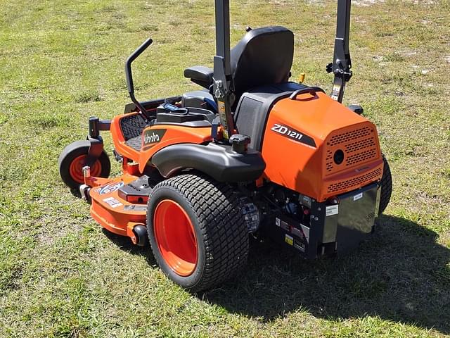 Image of Kubota ZD1211 equipment image 3