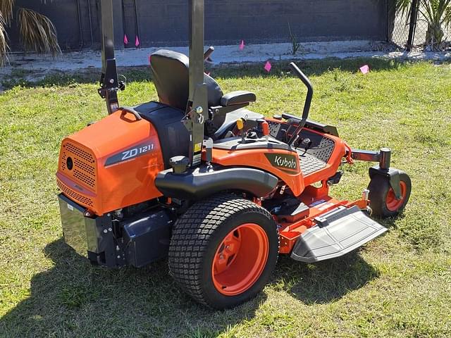 Image of Kubota ZD1211 equipment image 4