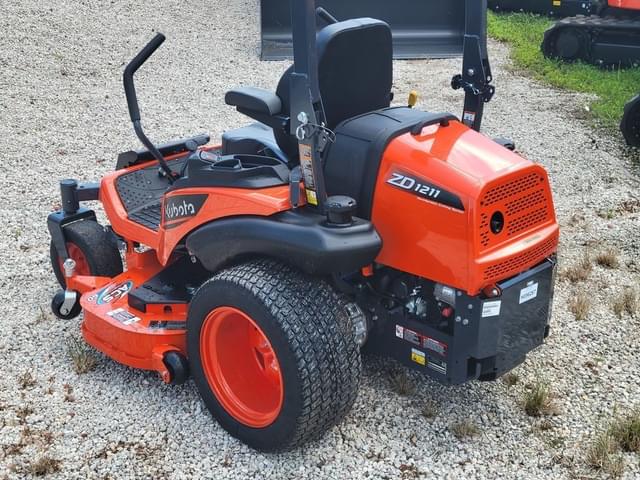 Image of Kubota ZD1211 equipment image 4