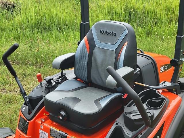 Image of Kubota ZD1211 equipment image 2