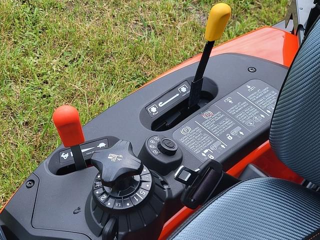 Image of Kubota ZD1211 equipment image 3