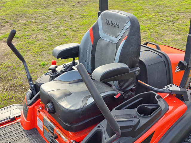 Image of Kubota ZD1211L-3-72 equipment image 4