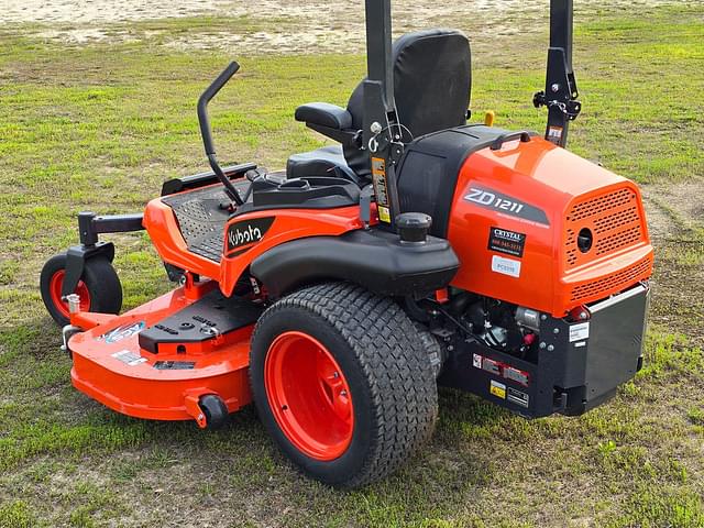 Image of Kubota ZD1211 equipment image 3