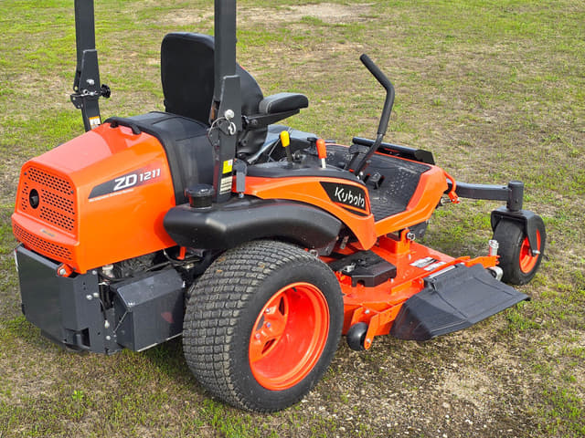 Image of Kubota ZD1211L-3-72 equipment image 2