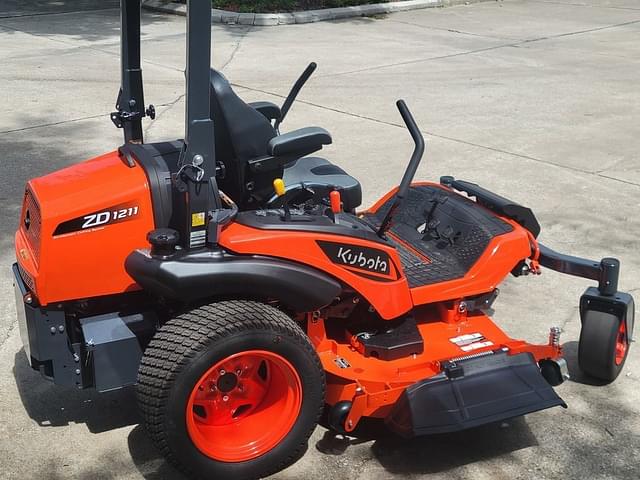 Image of Kubota ZD1211L equipment image 3