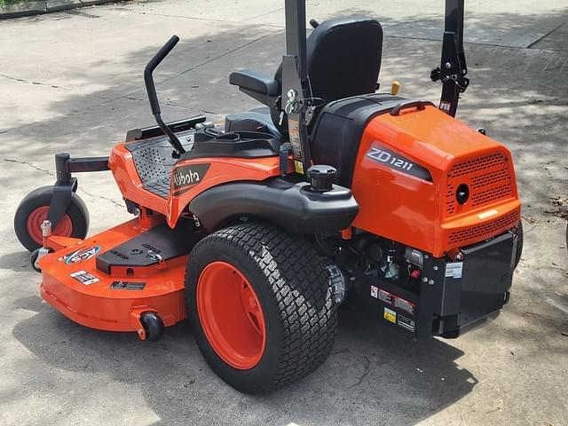 Image of Kubota ZD1211L equipment image 4