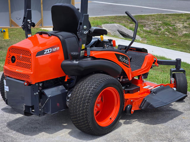 Image of Kubota ZD1211L equipment image 2
