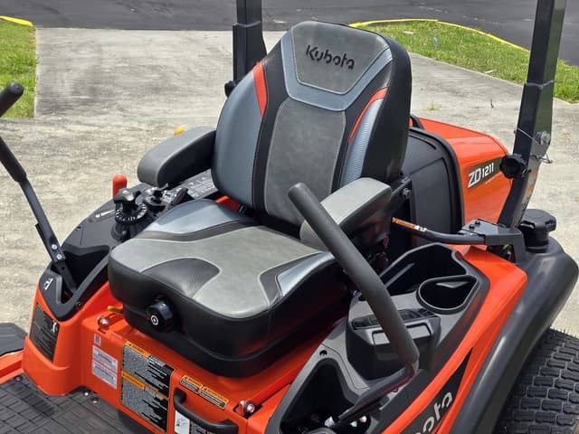 Image of Kubota ZD1211L-3-72 equipment image 4