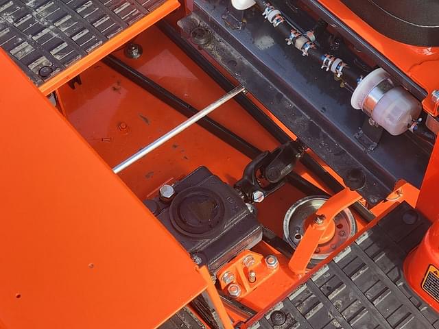 Image of Kubota ZD1211 equipment image 2