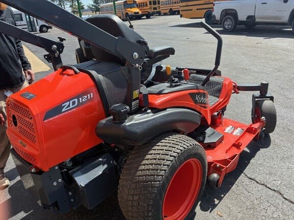 Image of Kubota ZD1211 equipment image 1