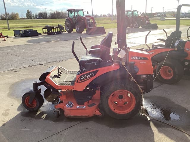 Image of Kubota ZD1211 equipment image 4