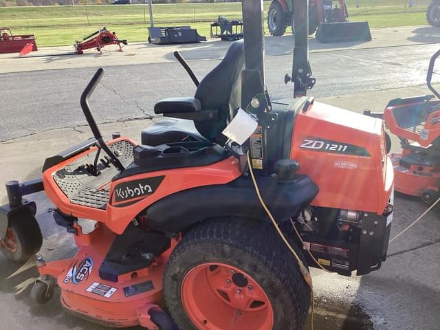 Image of Kubota ZD1211 equipment image 4